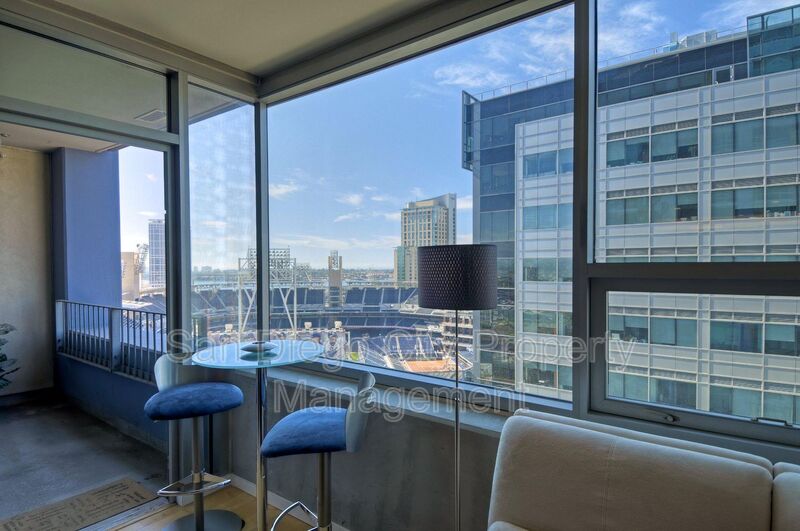 San Diego Condo: 321 10th Ave.