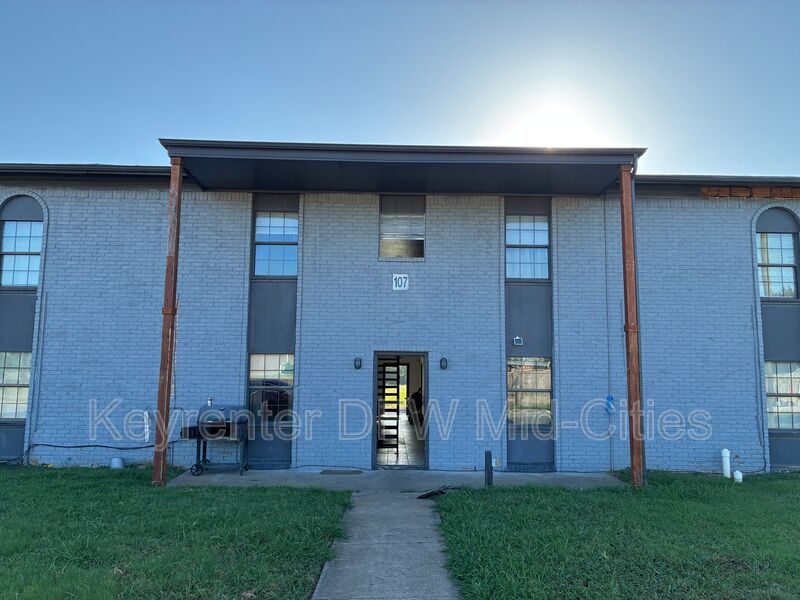 Hutchins House: 1117 Franklin Drive