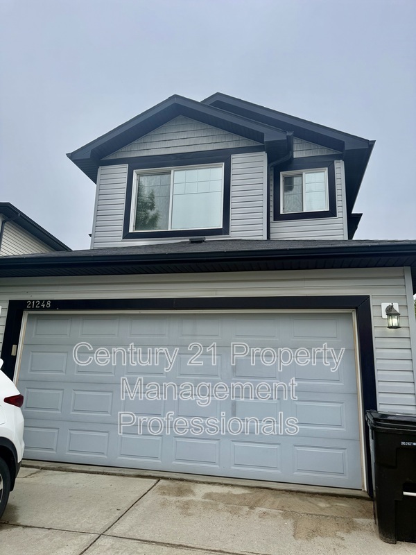 Edmonton House: 21248-96 Avenue NW