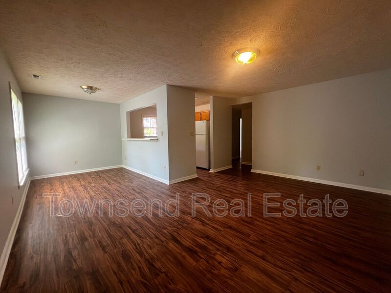 Fayetteville House: 1055-2 Ancestry Dr.