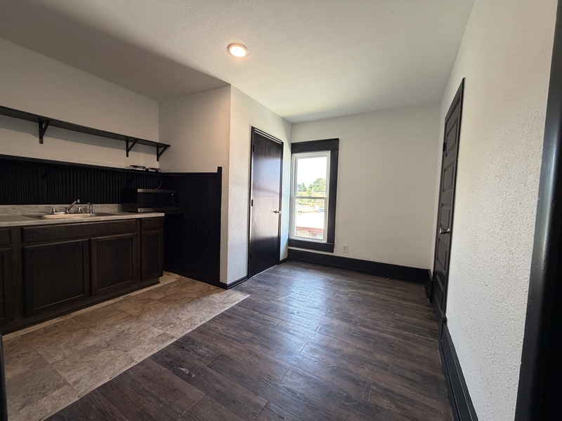 Siloam Springs Condo: 401 East Twin Springs Street - 6