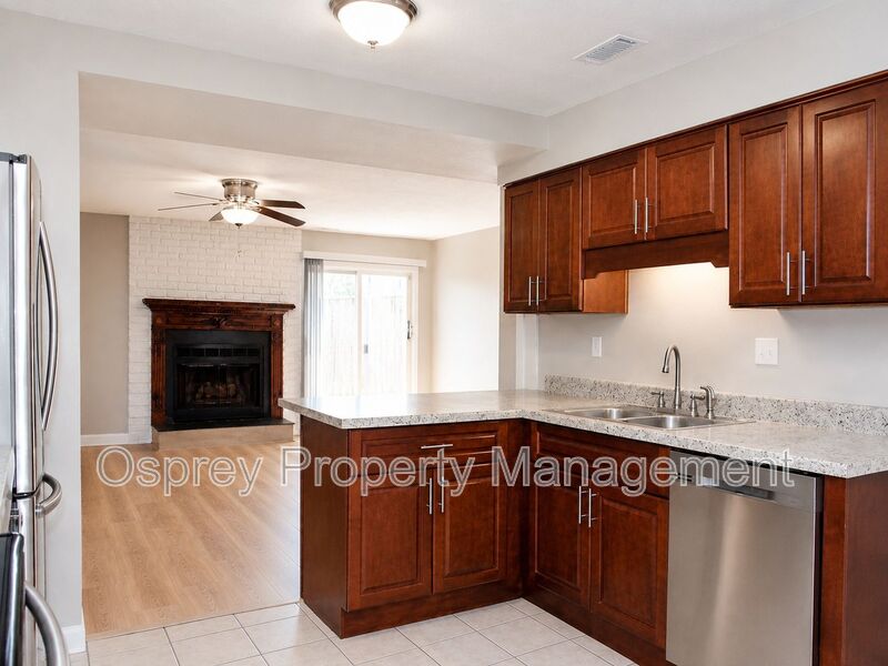 Renovated End-Unit Townhome in Virginia Beach - Photo 5