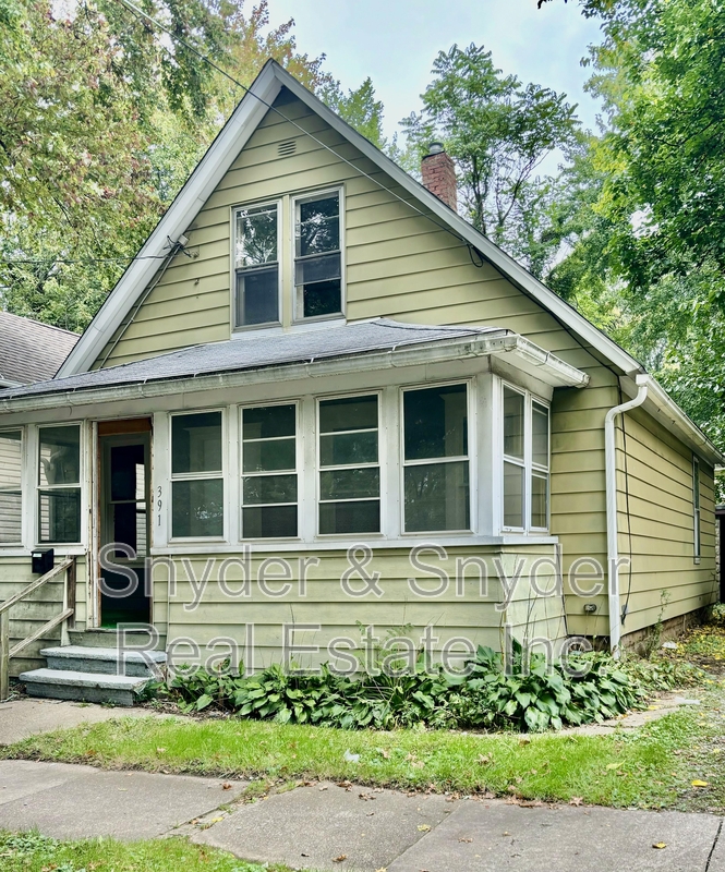 Akron House: 391 East Voris Street