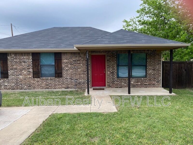 Sanger House: 203 W Willow Street
