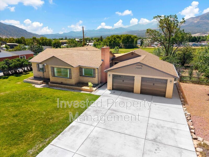 Salida House: 413 Poncha Blvd