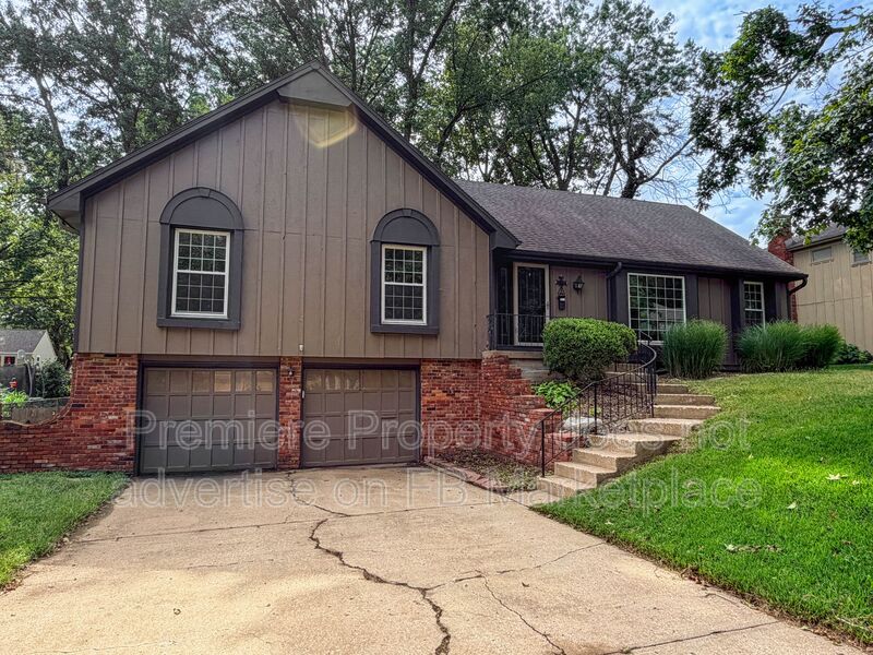 Overland Park House: 10727 W 101st Ter