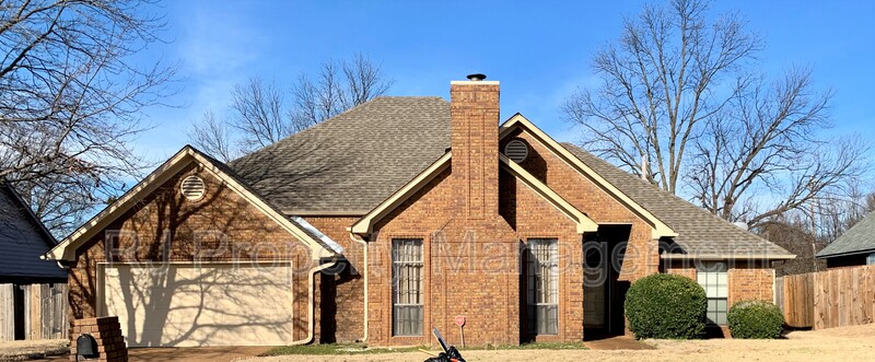 Memphis House: 6678 Spencer Forest Cv W