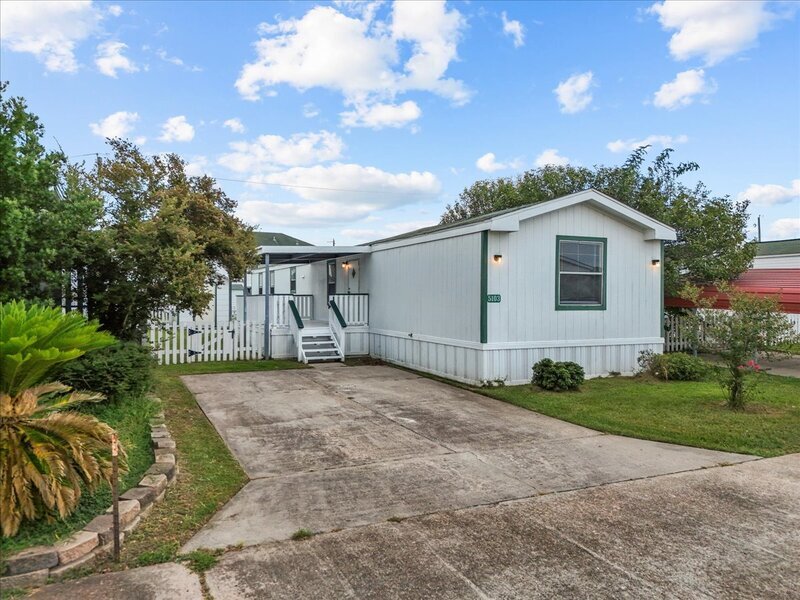 Dickinson House: 5103 Barbados Calle