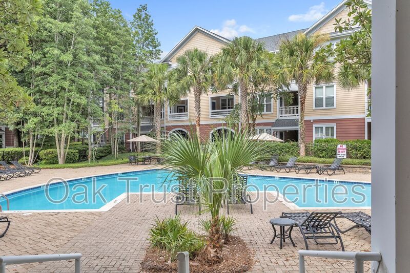 Charleston House: 100 Bucksley Lane