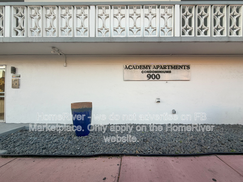 Miami Beach Condo: 900 6th St