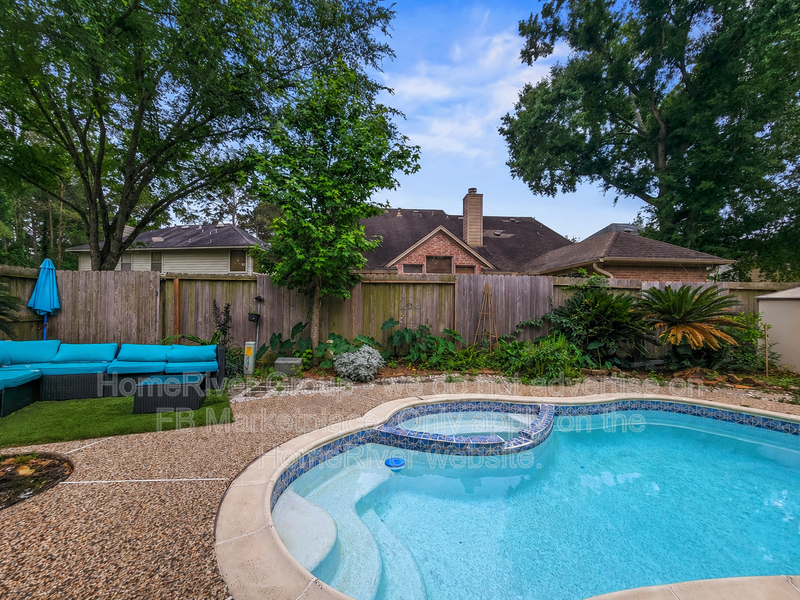 Humble House: 20707 Redbud Trl