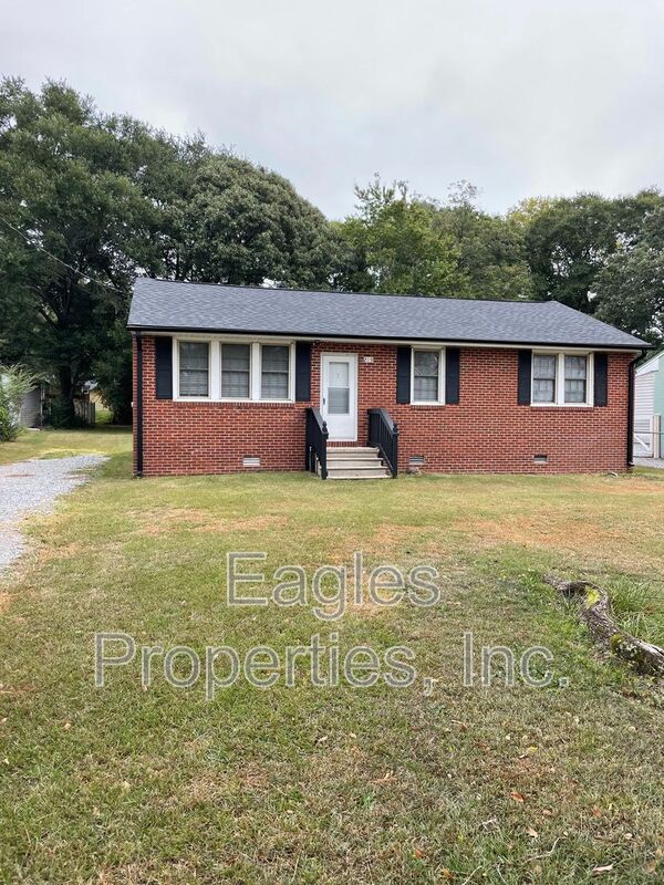 Goldsboro House: 219 Country Acres Road