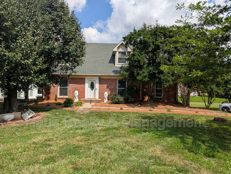 Clarksville House: 2164 New England Pl
