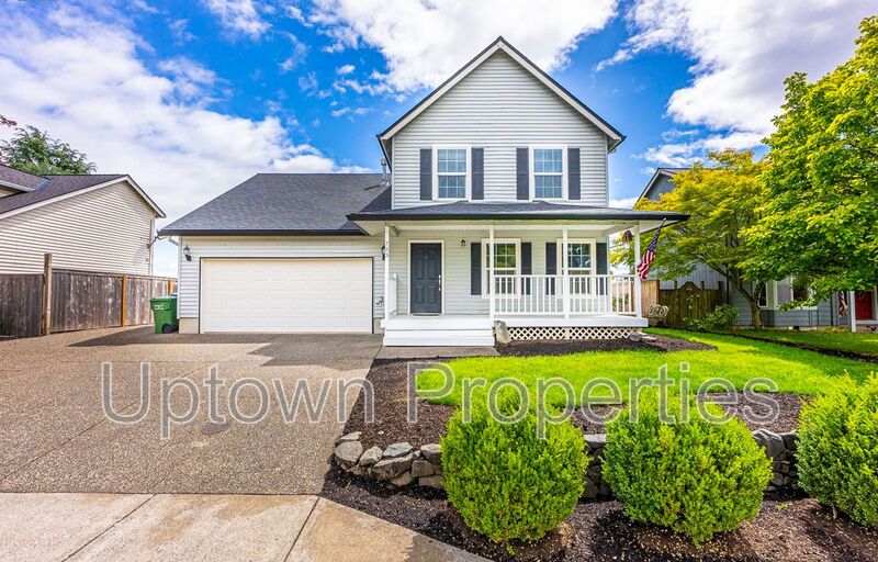 Dundee House: 753 SE Boysen Lane