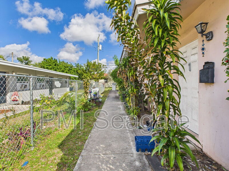Pompano Beach Condo: 2711 Northwest 1st Street