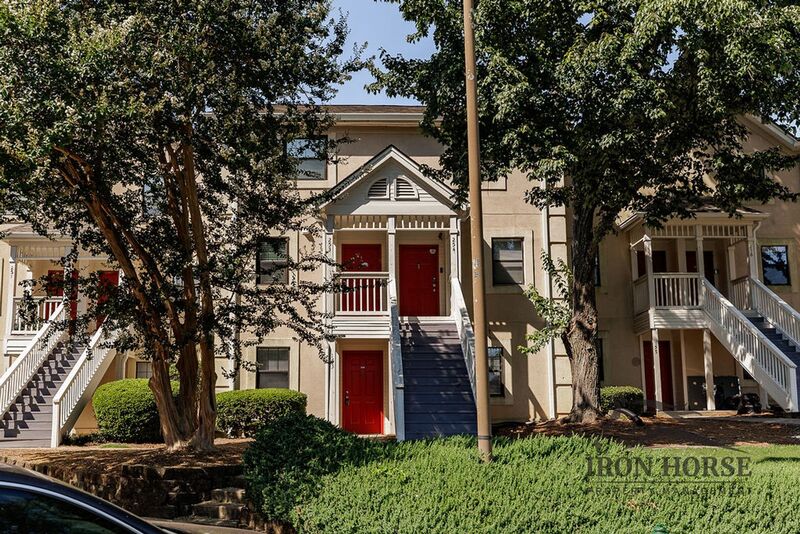 Athens House: 290 Appleby Drive