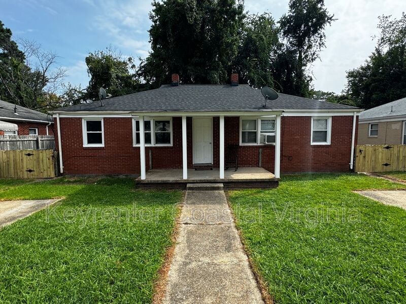 Norfolk House: 211 Rogers Avenue