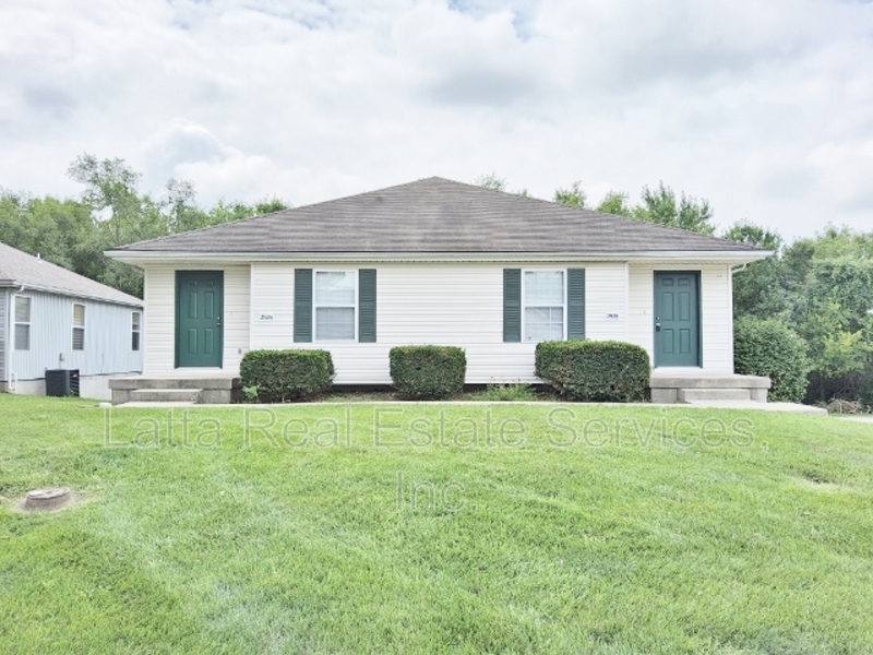 Blue Springs Condo: 2928 NW Mill Pl