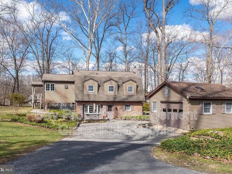 New Hope House: 1596 River Rd