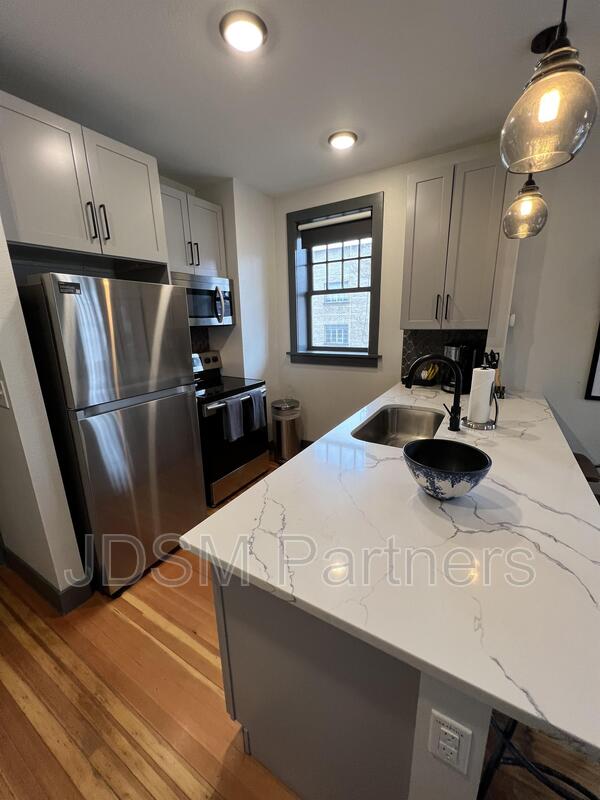 Denver House: 630 E 16th Ave #302