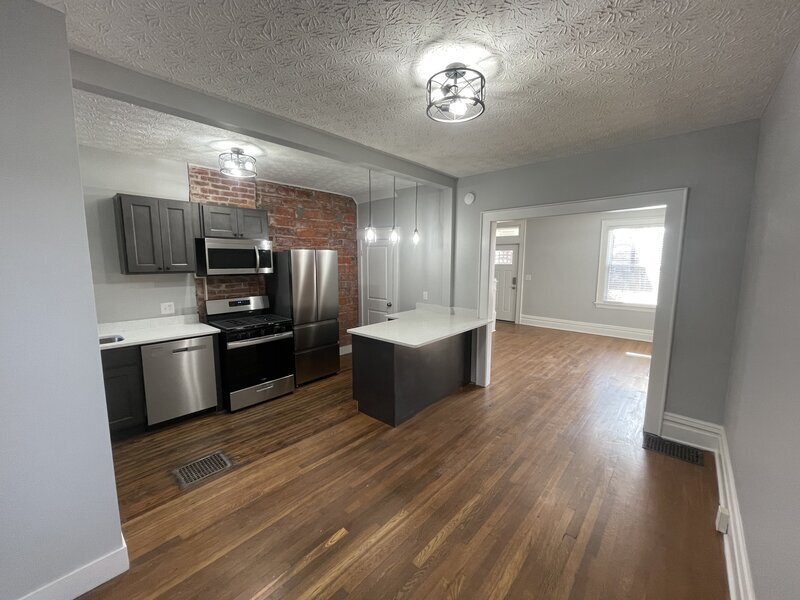 Columbus Townhome: 336-348 E 14th Ave