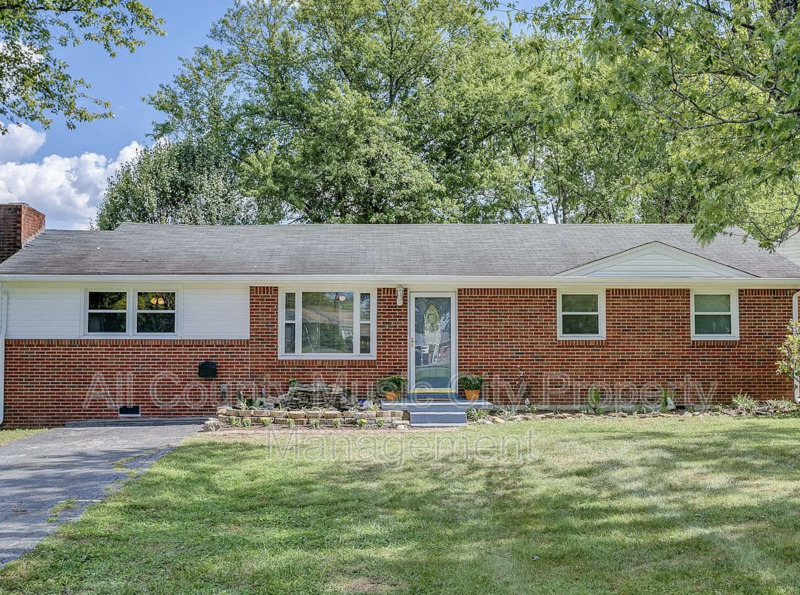 Gallatin House: 522 Bentley St