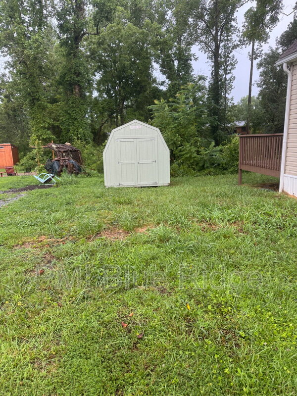 Hendersonville House: 922 1st Avenue West