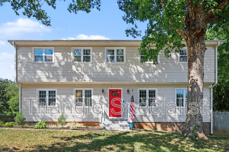 Raleigh House: 4101 Pickwick Drive