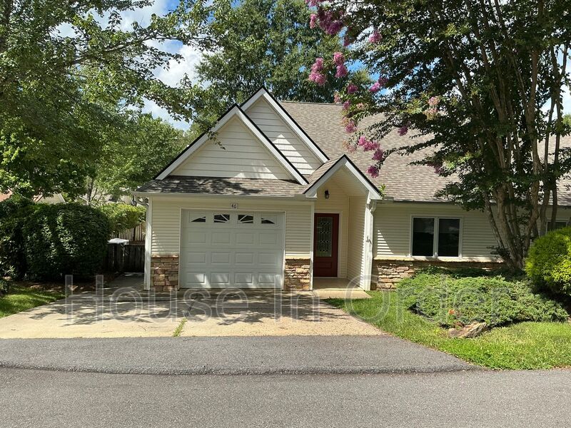 Swannanoa House: 46 Honeycomb Circle