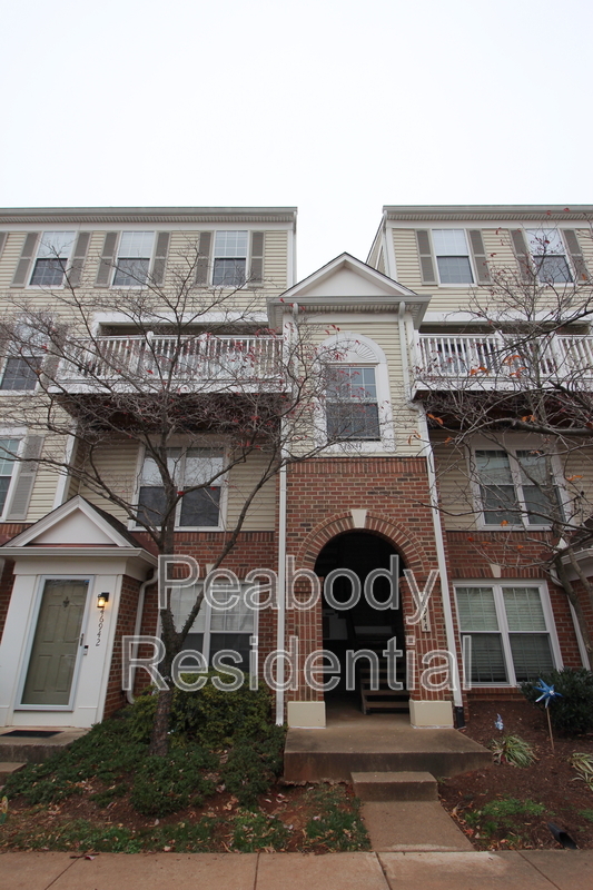 Sterling Condo: 46944 Courtyard Sq