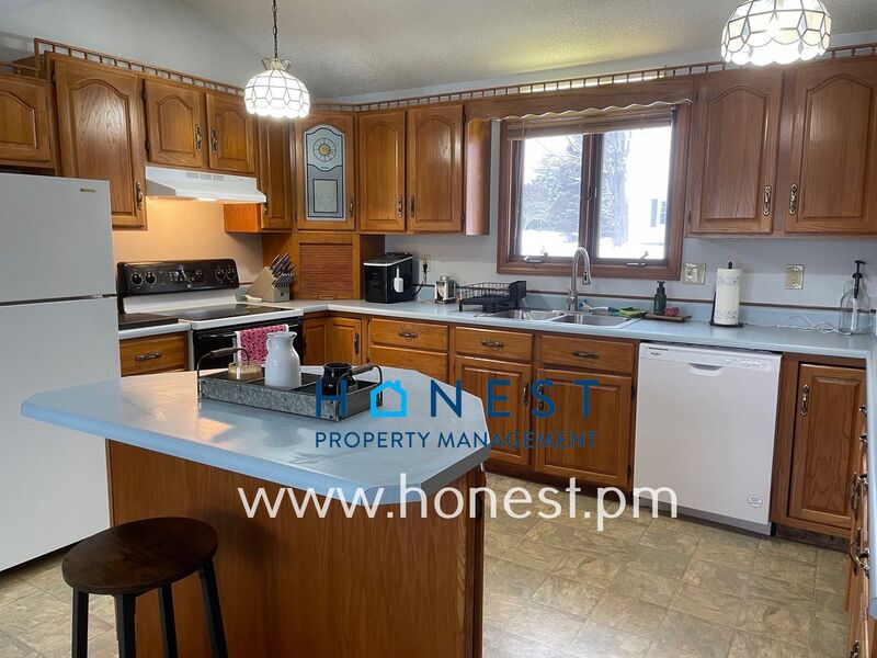 Lewiston House: 273 Pond Road