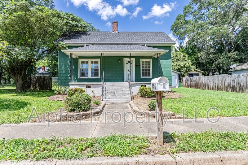 Spartanburg House: 654 Maywood St