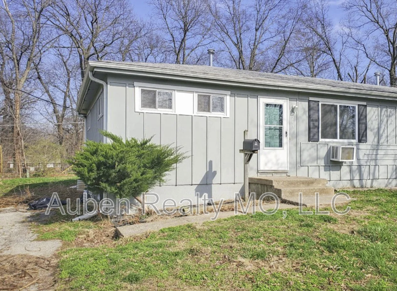 Mission Condo: 5247 Hadley St.