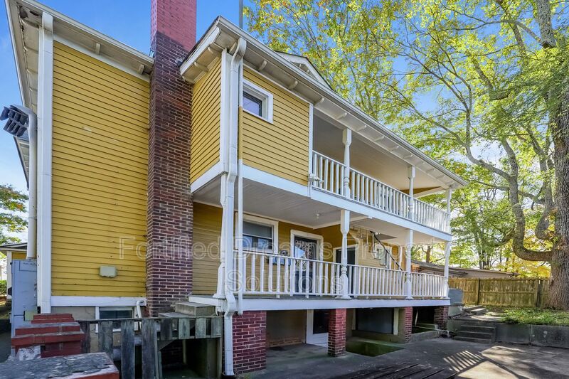 Greensboro House: 400 S.Spring St