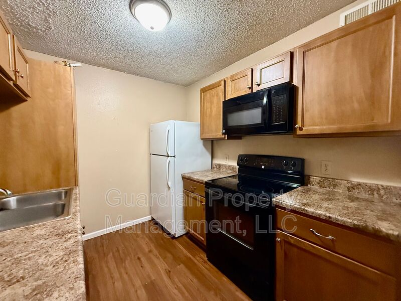 Maryville House: 1010 N WALNUT