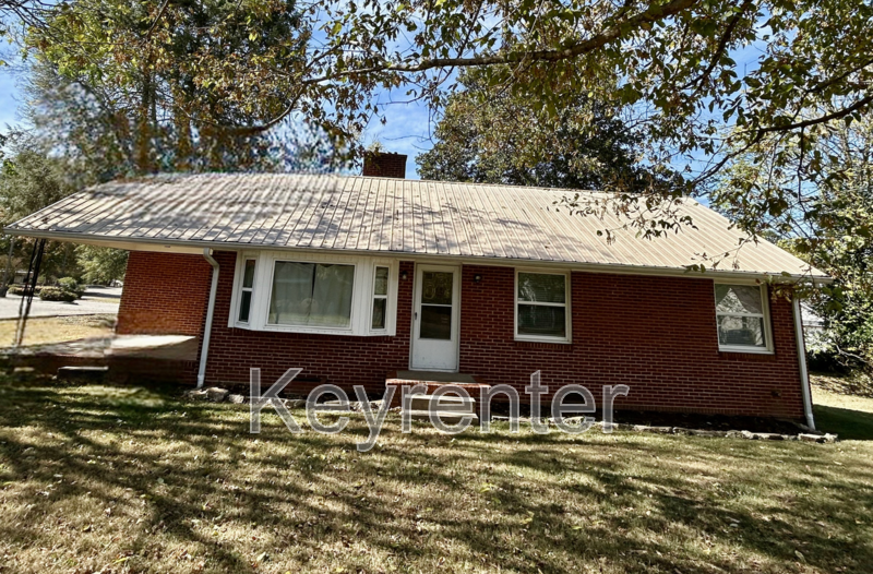 Knoxville House: 4315 Woodlawn Pike