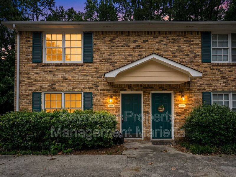 Snellville House: 3013 Spruce Cir