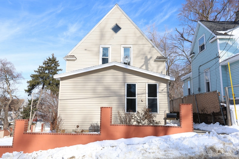 Grand Rapids House: 639 Curve Street Southwest