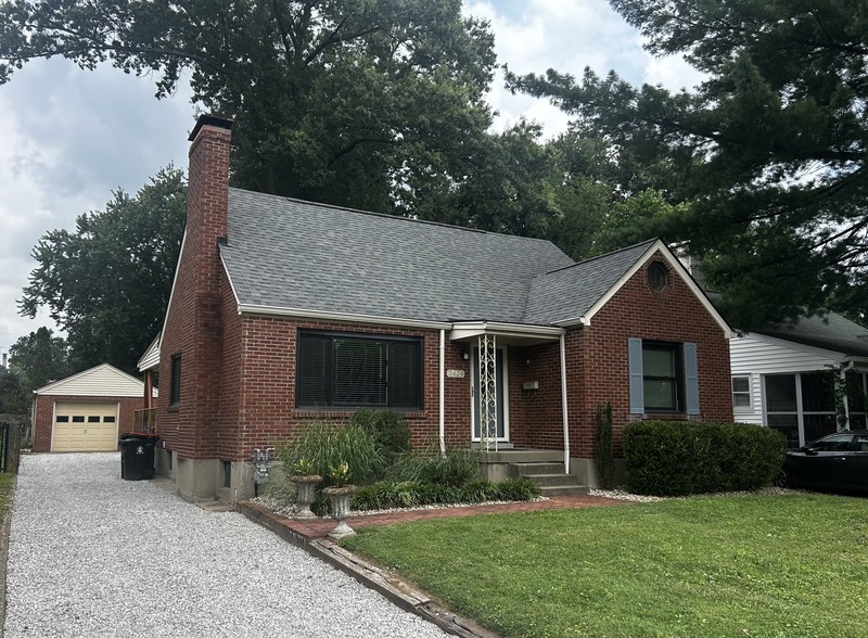 Louisville House: 2421 Clarendon Avenue