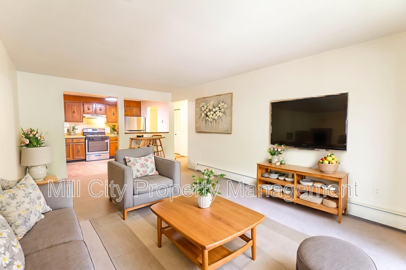 Manchester Condo: 19 Country Club Dr - 2031