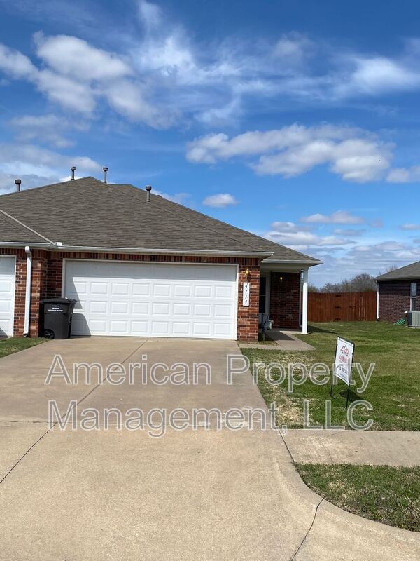 Bartlesville House: 4714 NE Wisconsin St