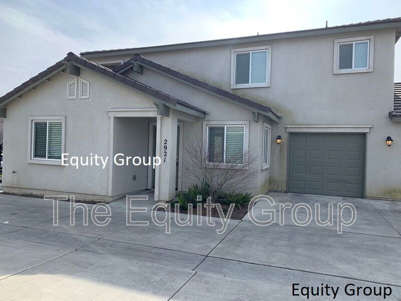 Visalia House: 2921 North Crowe Street