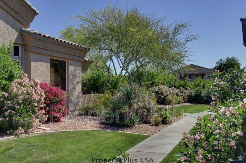 Phoenix Townhome: 16013 S Desert Foothills Pkwy