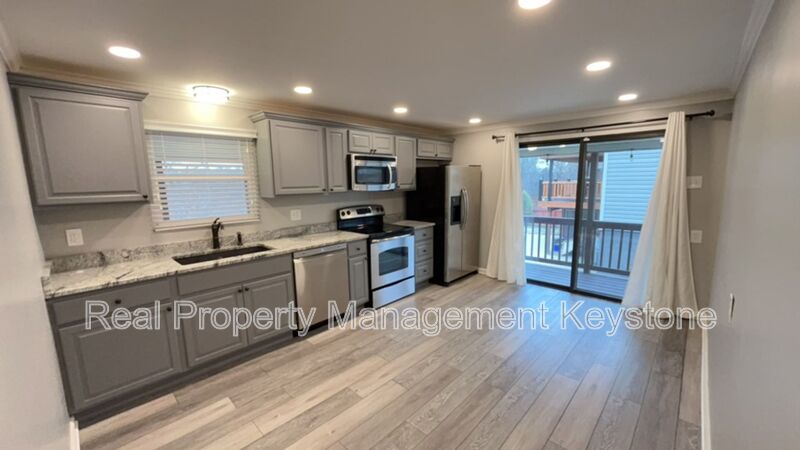 Crescent House: 575 Sautter Drive