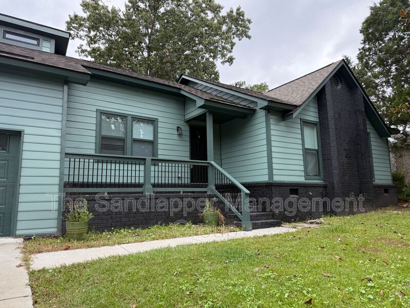 Summerville House: 125 Sawmill Drive