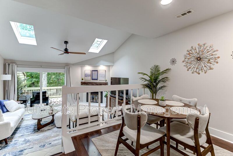 Wilmington Townhome: 207 Saint Lukes Court