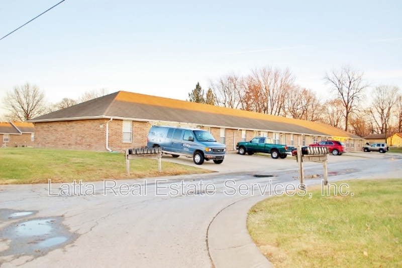 Odessa Condo: 320 E Benning St #E