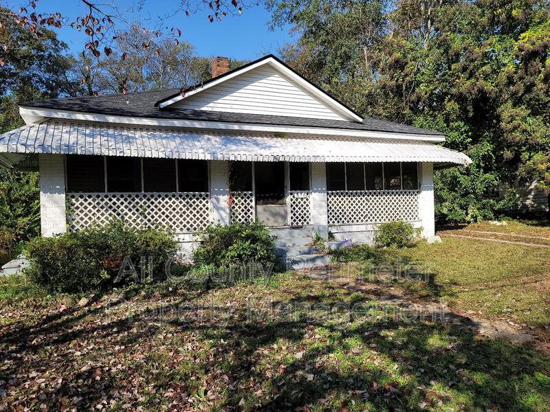 Macon House: 896 Dorothy St