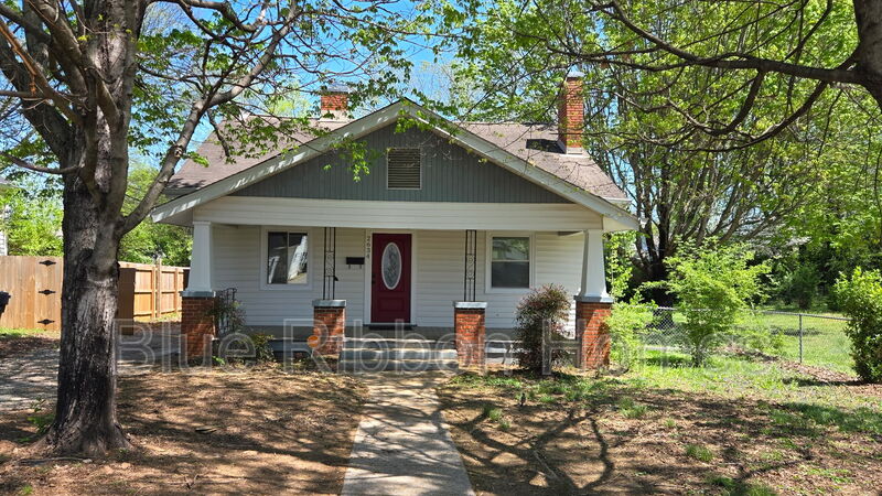 Knoxville House: 2634 Barton Street
