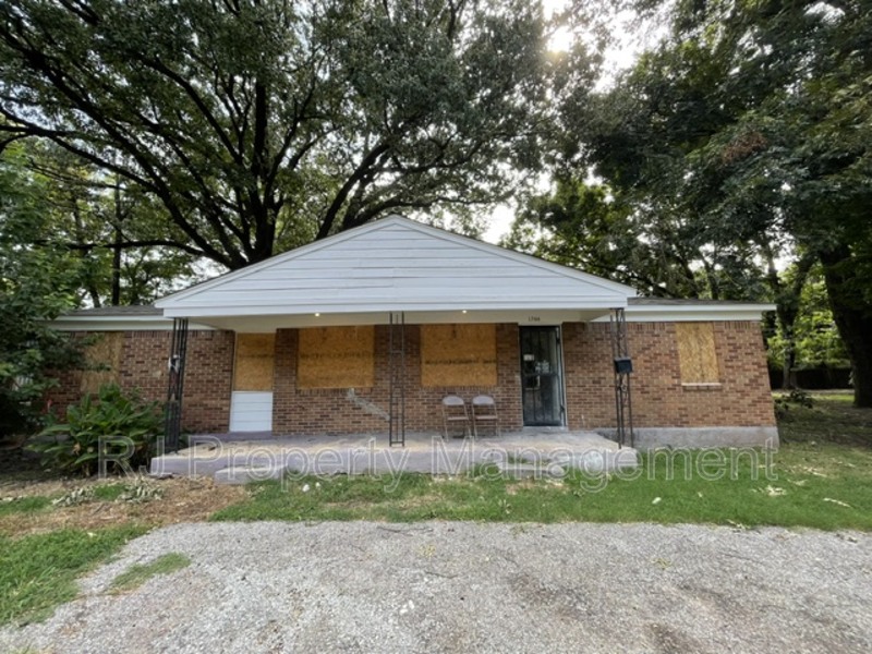 Memphis House: 1766 Cincinnati Rd